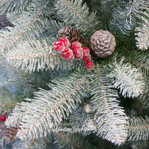 Искусственная елка Снежная Сказка компактная с шишками и ягодами 243 см, ПВХ National Tree Company