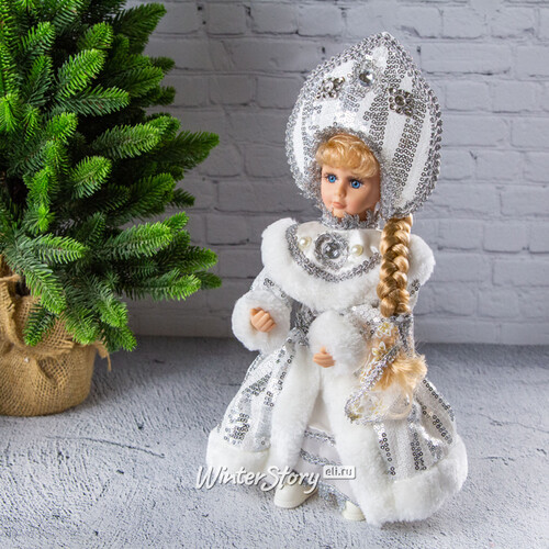 Снегурочка в роскошной серебряной шубке и кокошнике 30 см с вышивкой Triumph Tree
