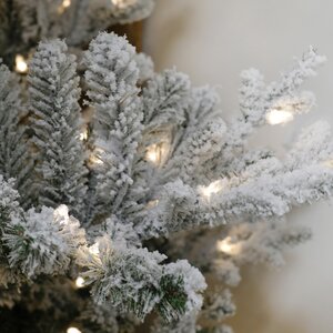 Искусственная елка с лампочками Tolga заснеженная 228 см, 700 теплых белых LED ламп, ЛИТАЯ + ПВХ, с деревянной подставкой Nordic Collection фото 2