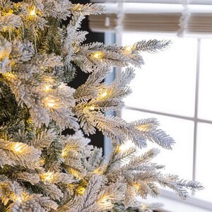 Искусственная елка с огоньками Грандис 240 см заснеженная, 700 теплых белых ламп, контроллер, ЛИТАЯ + ПВХ Kaemingk фото 6